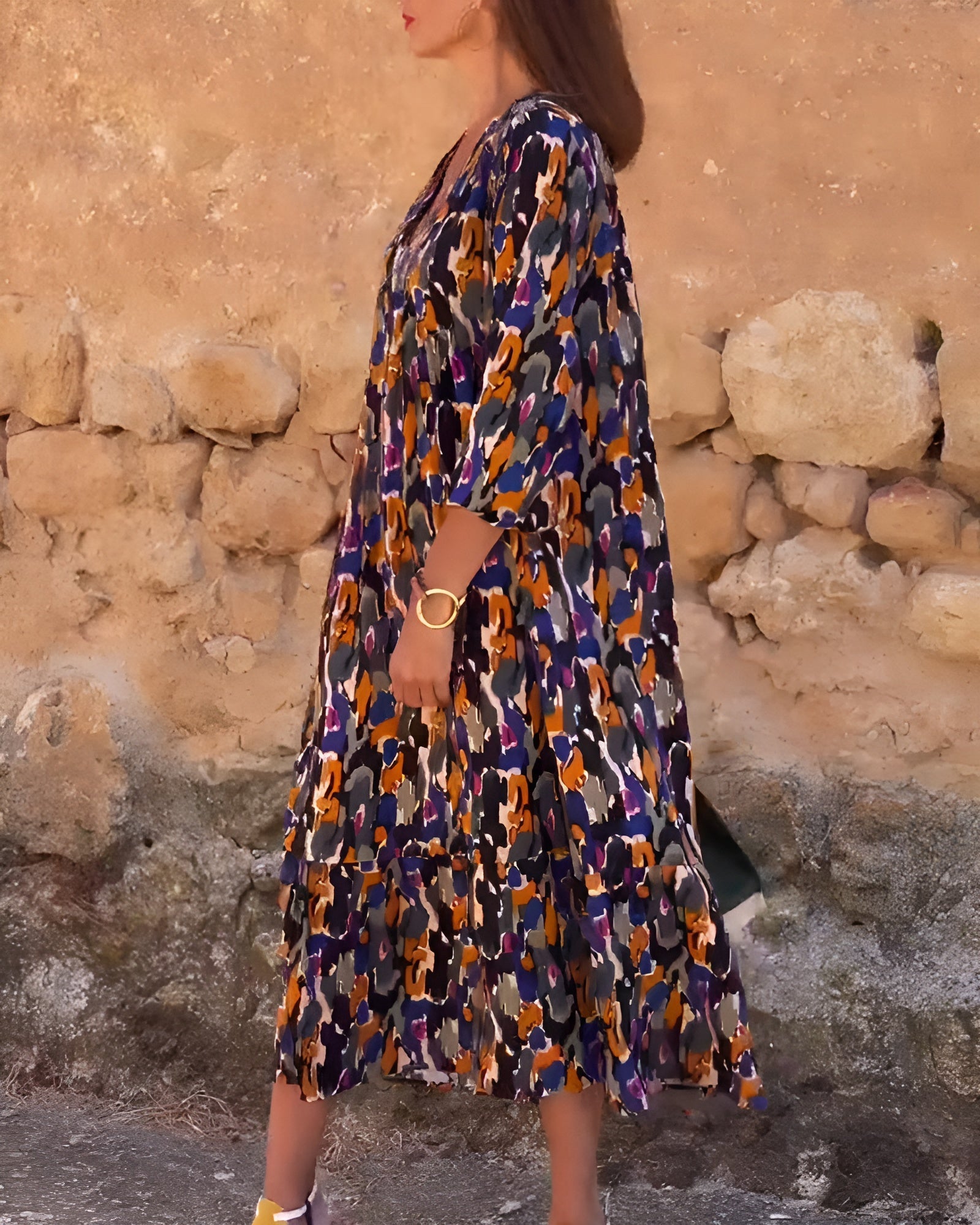 Nathalie | Dress with V-Neck in Retro Design