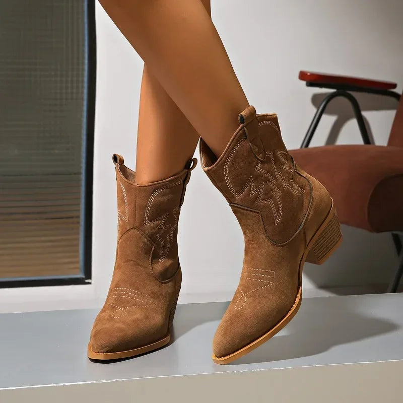 Sienna – Western-Inspired Ankle Boots with Stacked Heel