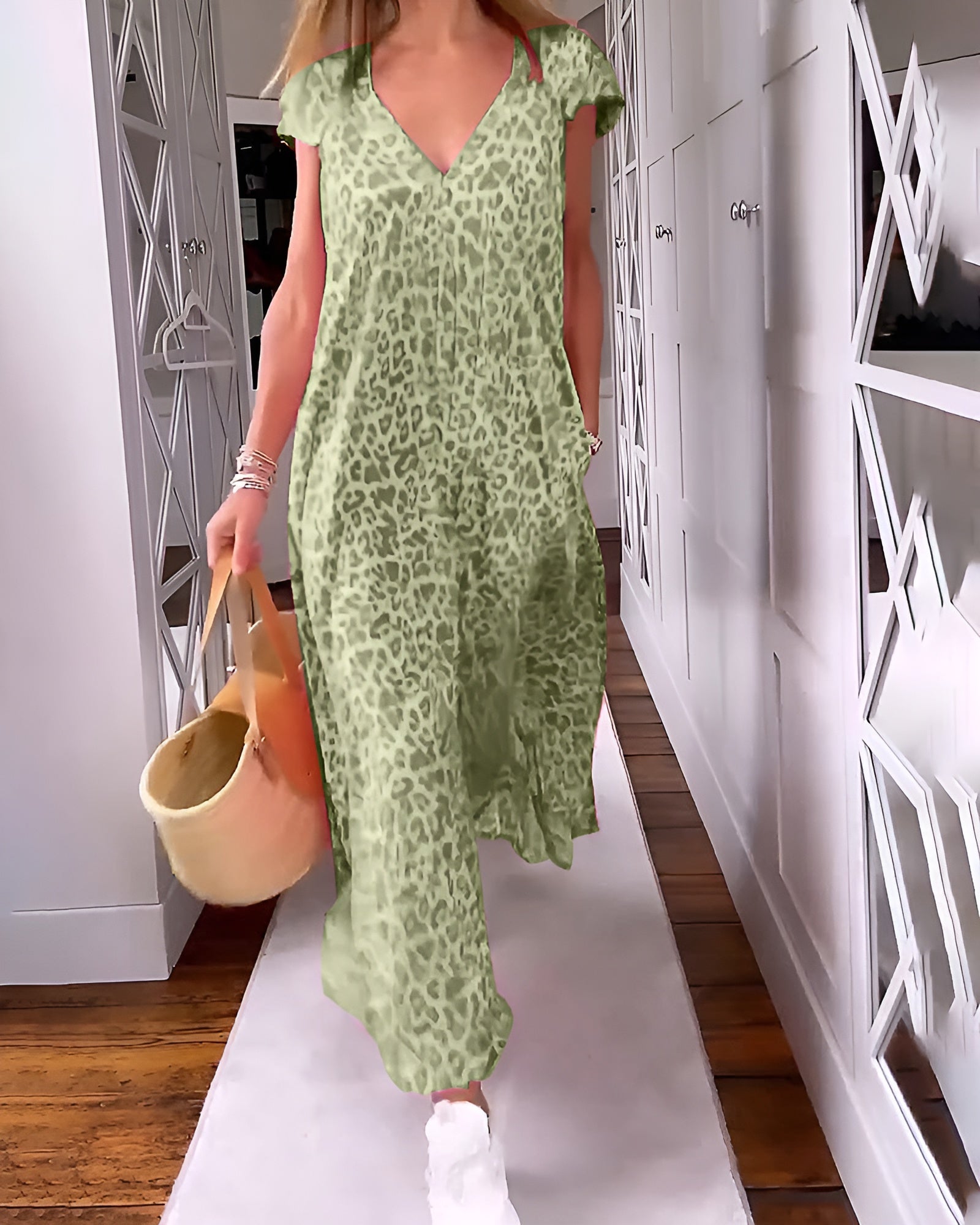 Véronique | Long V-Neck Dress with Short Sleeves in Leopard Print